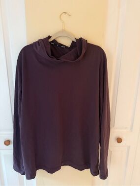 Men's Long-Sleeve Hooded Top in Plum